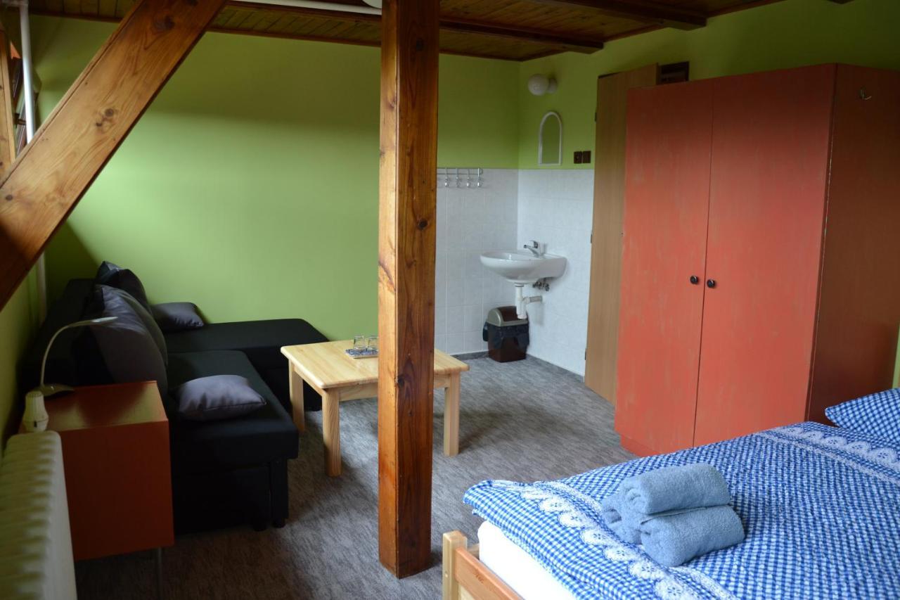 Penzion Pod Severakem Lučany nad Nisou Exterior foto